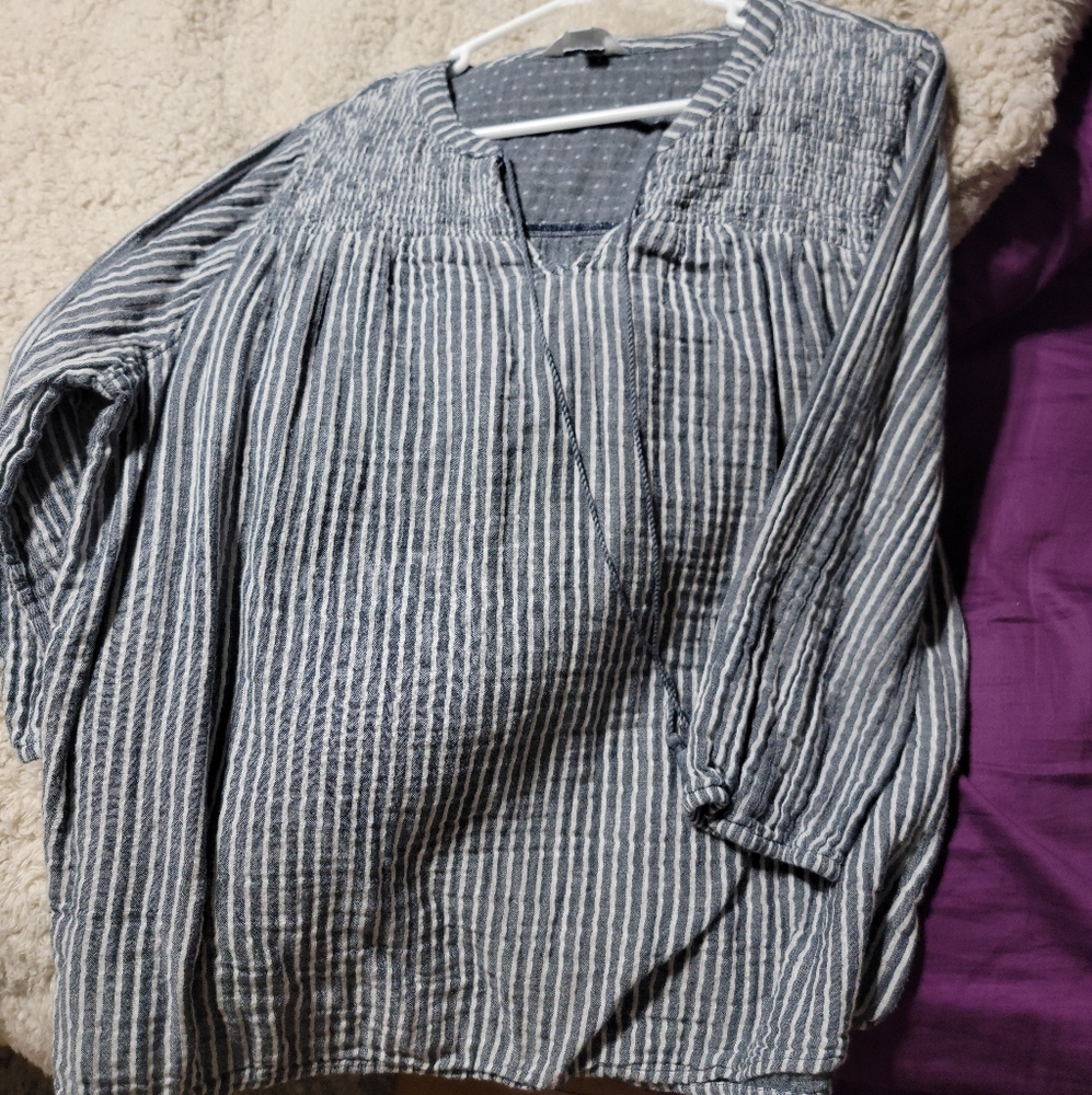 Blue and white striped mid sleeve shirt